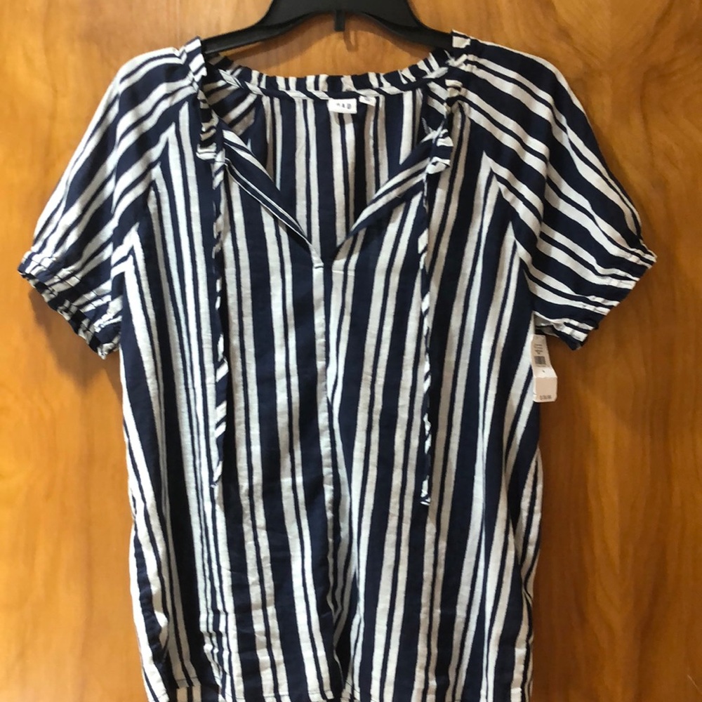 NWT Gap S Women’s blue/white striped short sleeve